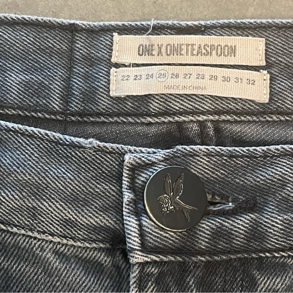 One Teaspoon Black side tie Jean shorts! 25/26 - Picture 7 of 9